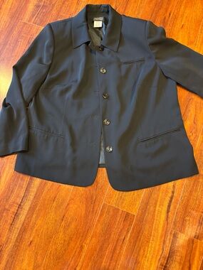 Black Women's Single-Breasted Blazer - Classic Tailored Jacket